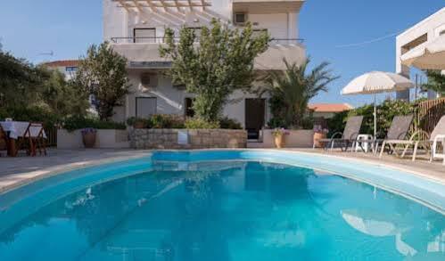 Almiris Seaside Apartments *